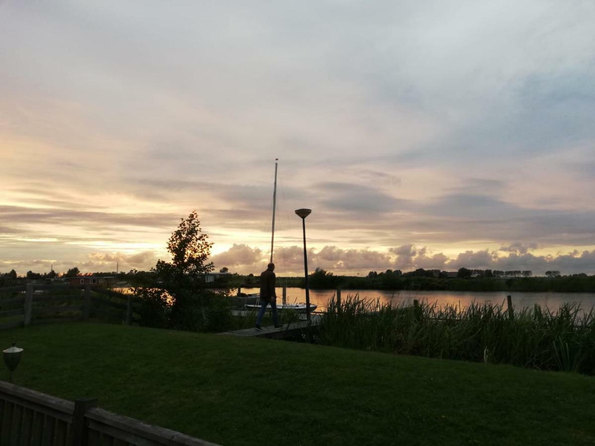 הוילה Waterchalet Number 6 Recreationpark Yn'E Lijte Grou Met Ligplaats Boot מראה חיצוני תמונה
